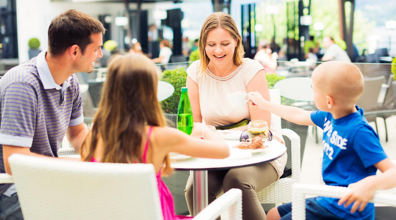 A family eats out while the kids learn money lessons